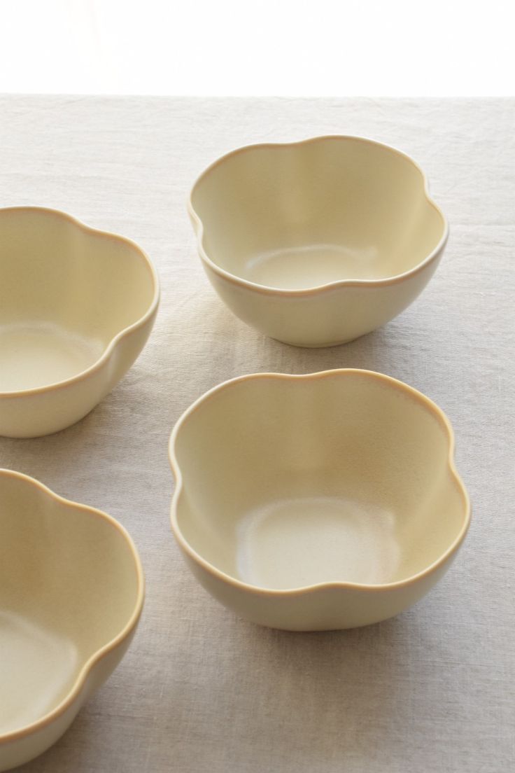 Tableware arranged for a relaxed dining setting